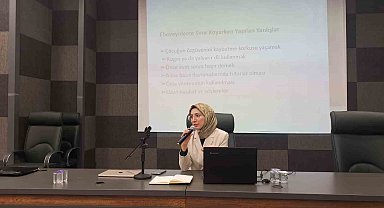 Elazığ'da bayan Kur'an kursu öğreticilerine konferans