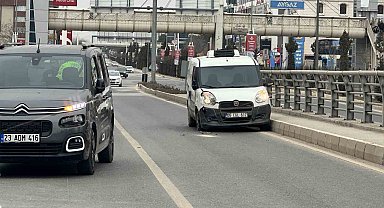 Elazığ'da hafif ticari araçlar çarpıştı