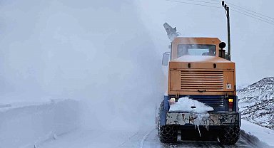 Elazığ'da kapalı 30 köy yolunun açılması için çalışmalar sürüyor