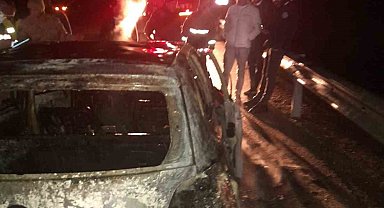 Elazığ'da seyir halindeki araç alev aldı