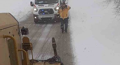 Karda mahsur kalan hastanın yardımına İl Özel İdaresi ekipleri yetişti