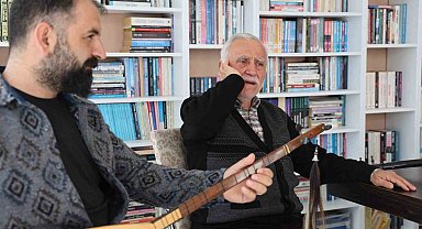 71 yaşında aynı hoyrat aynı tutku, 27 yıl sonra seslendirdiği eser milyonlarca izlendi