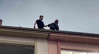8 katlı binanın çatısına çıkan kadın ikna edilerek aşağı indirildi