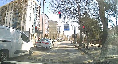 Elazığ'da motosikletlinin kırmızı ışık ihlali kameralara yansıdı