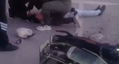 Kazada yaralanan motosiklet sürücüsüne, yoldan geçen doktor müdahale etti