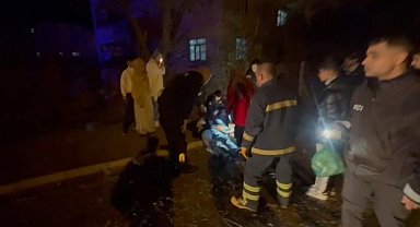 Kontrolden çıkan otomobil ağaca çarptı: 3 yaralı