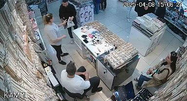 Bir poşet dolusu altını, sahiplerine teslim etti