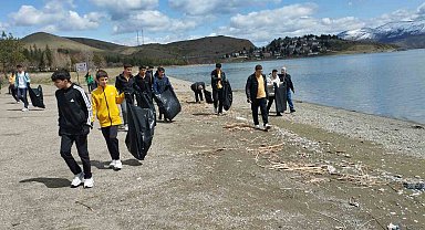 Elazığ Hazar Gölü çevresinde temizlik yapıldı