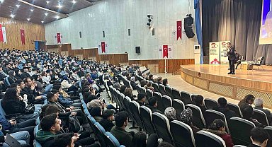 Elazığ'da 'Hayatımız İletişim' programı yoğun katılımla gerçekleşti