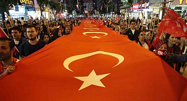 Elazığ'da fener alayı renkli görüntüler oluşturdu