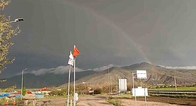 Elazığ'da gökkuşağı görenleri mest etti