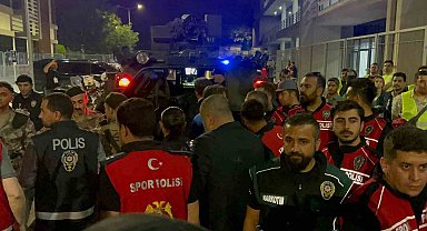 Elazığ'da hakem ve futbolcular zırhlı araçlarla staddan ayrıldı