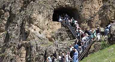 Elazığ'da üniversite öğrencileri Palu'yu gezdi