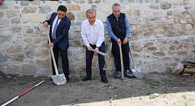 Vali Hatipoğlu ilk kazmayı vurdu, 5 bin yıllık kalede kazı başladı