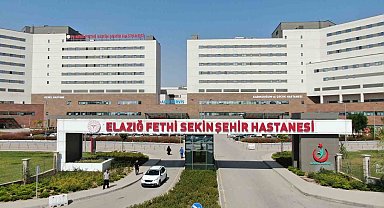 Altyapı çalışmalarında boruların altında kalan belde başkanı ve personel yaralandı