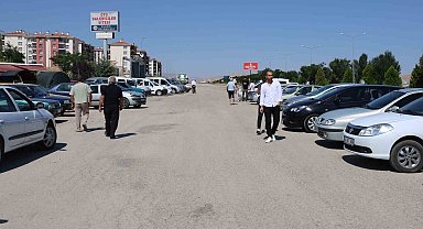 Elazığ ikinci el oto pazarında araç çok, alıcı yok
