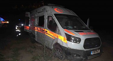 Elazığ'da ambulans şarampole uçtu: 2 yaralı