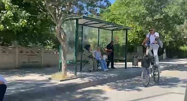 Elazığ'da ilginç görüntü: Yüksek bisikletiyle caddede tur attı