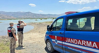 Elazığ'da jandarma ekipleri, su kenarlarında denetim yaptı