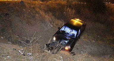 Elazığ'da otomobil şarampole uçtu: 5 yaralı