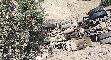 Elazığ'da tır devrildi: 1 yaralı