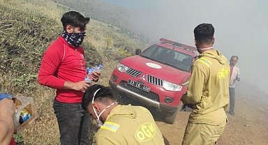 Elazığ'da yeniden başlayan örtü yangınına müdahale ediliyor