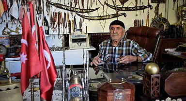 Tarihin içerisinden gelen 'Eskici Yaşar'ın antikaları gibi hayatı da dikkat çekiyor