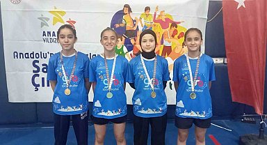 Elazığ badminton takımı büyük başarıya imza attı