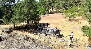 Elazığ'da hafif ticari araç şarampole uçtu: 3 yaralı