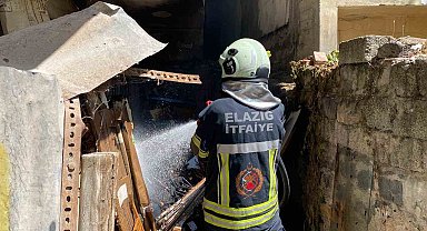 Elazığ'da havalandırma boşluğunda çıkan yangın paniğe neden oldu