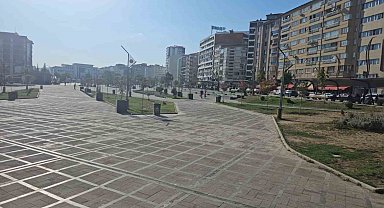 Elazığ'da sıcaklıklar etkisini sürdürüyor, cadde ve sokaklar boş kaldı