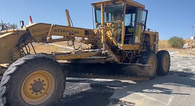 En genç kadın muhtar greyderin başına geçti, yolları asfaltladı