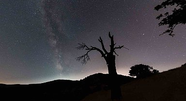 Sağlık çalışanı, 4 bin yıllık Harput'ta meteor yağmurunu fotoğrafladı