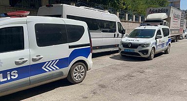 Silahını temizlerken kendini vurdu