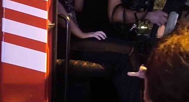 Elazığ'da asansörde mahsur kalan astım hastası öğrencilere itfaiyeden oksijen tüpüyle destek