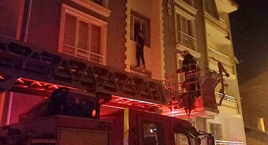 Elazığ'da intihara kalkışan şahsı itfaiye ekipleri ikna ederek indirdi