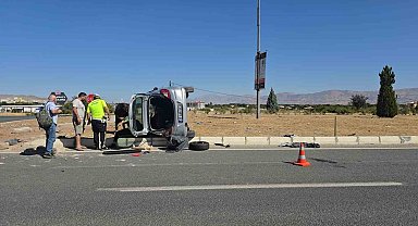 Elazığ'da motosikletle otomobil çarpıştı: 1'i ağır 2 yaralı