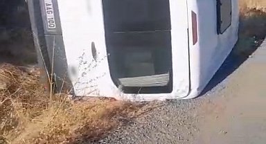Elazığ'da öğrenci servisi devrildi, kazada yaralanan olmadı