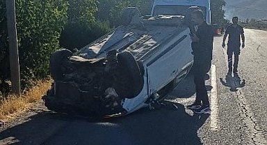 Elazığ'da otomobil takla attı: 3 yaralı