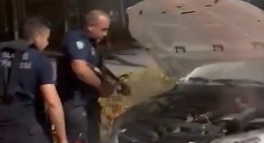 Elazığ'da seyir halindeki otomobil alev aldı