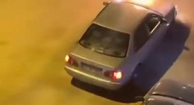 Elazığ'da seyir halindeki otomobil yandı