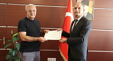 Elazığ'da sigarayı bırakan 2 vatandaşa 'Teşekkür Belgesi' verildi