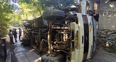 Elazığ'da su tankeri devrildi: 1 yaralı