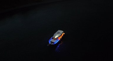 Hazar Gölü'nün gece görüntüleri İstanbul'u aratmadı