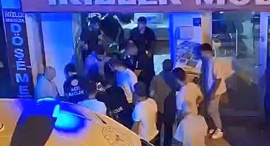 Motosiklet mobilya mağazasına girdi: 1 yaralı