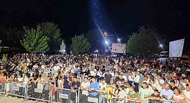 Üçocak'ta düzenlenen konserde vatandaşlar doyasıya eğlendi