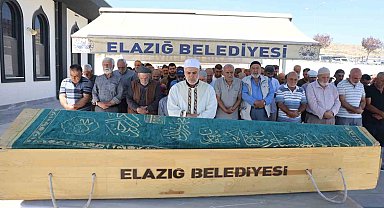 Yarım saat ara ile 2 otomobilin çarptığı yaşlı adam hayatını kaybetti