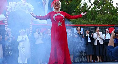 70'inden sonra podyuma çıktılar, Cumhuriyetin zerafetini yansıttılar