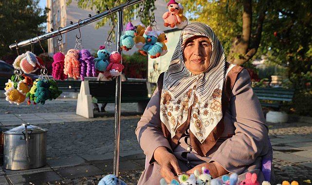 Deprem korkusu ve kanser hastalığını, amigurumi yaparak unutmaya çalışıyor