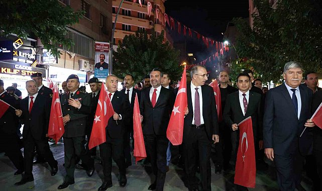 Elazığ'da 'Fener Alayı' yürüyüşü